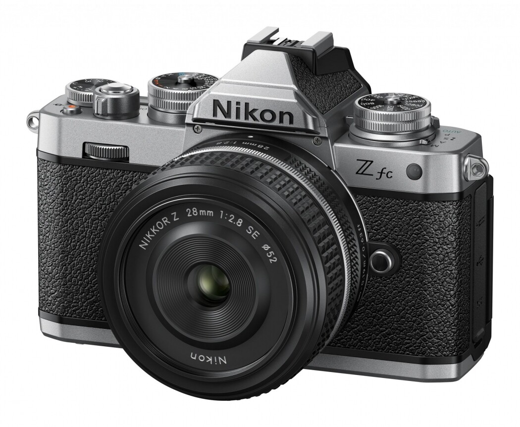 Die Z fc vereint klassisches Nikon-Kameradesign Seitenansicht