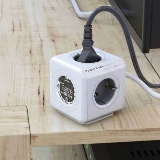 Allocacoc PowerCube Extended mit Monitor